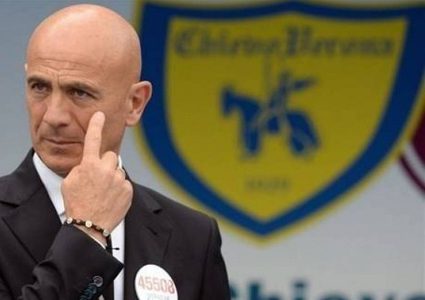 بسبب كورونا.. عزل مدرب نادي هونفيد الهنغاري