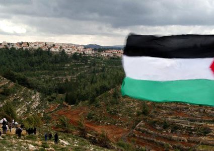 مواطنون يعتصمون فوق جبل العرمة جنوب نابلس