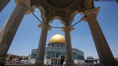 القدس مسجدها وقبتها ... عيوننا اليك ترحل كل يوم