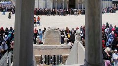 القدس مسجدها وقبتها ... عيوننا اليك ترحل كل يوم