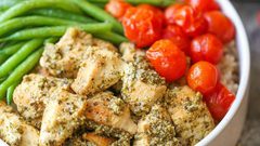 سلطة الدجاج بالبستو