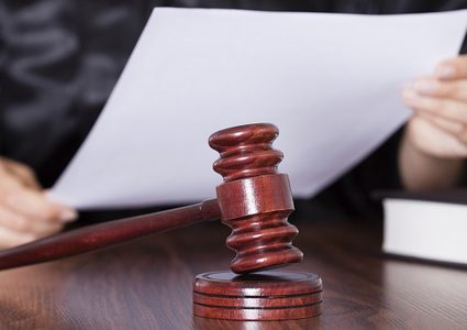 محكمة جرائم الفساد تدين متهمين بجريمة تزوير