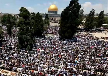 50 ألف مصل يؤدون صلاة الجمعة في الأقصى
