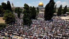 50 ألف مصل يؤدون صلاة الجمعة في الأقصى