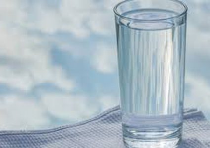 ما هي فوائد شرب الماء بعد الاستيقاظ من النوم ؟