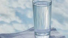 ما هي فوائد شرب الماء بعد الاستيقاظ من النوم ؟