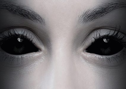 بولندا.. شابة تفقد بصرها بسبب ولعها برسم الوشوم !