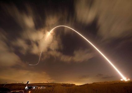 الاحتلال يزعم: اطلاق صاروخ من قطاع غزة وسقط داخل السياج