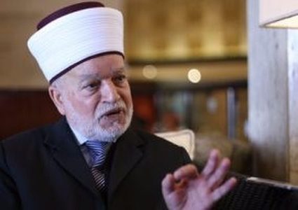 المفتي ينبه إلى وجود خطأ في نسخة من القرآن الكريم