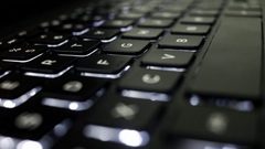 أبسط طريقة لتنظيف لوحة مفاتيح الحواسيب