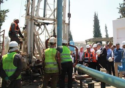 افتتاح مشروع إعادة تأهيل شبكة المياه في بلدة العيزرية