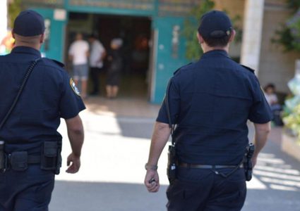 اعتقال شاب بشبهة احتجاز فتاة وتعنيفها