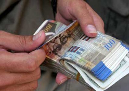 صرف رواتب المواظفين غدا