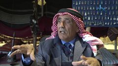 الحاج إسحق الحروب يهوى جمع القطع الأثرية للاحتفاظ بها