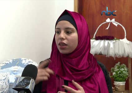 زهراء طميزي تطمح أن تفتتح متجراً خاصاً بها لحياكة الصوف في الخليل