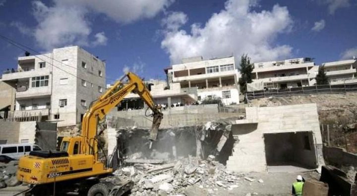 الاحتلال يهدم منزلا شمال شرق القدس