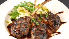 ريش لحم الخروف المشوية