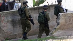 الاحتلال يخطر بوقف البناء في ثلاثة منازل شرق قلقيلية