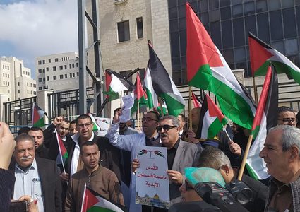 نقابة الأطباء تؤكد ايجابية المفاوضات وتنفي وقف الاضراب