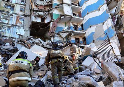 الباكستان: مصرع 10 أشخاص جراء انهيار مبنى سكني في كراتشي