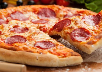 بيتزا ببروني