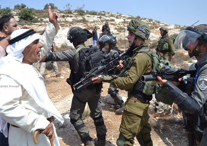 قوات الاحتلال تعتدي على شاب غرب رام الله