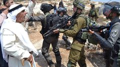 قوات الاحتلال تعتدي على شاب غرب رام الله