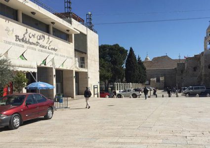 بذريعة التخوف من كورونا.. الاحتلال يغلق الحواجز المؤدية لبيت لحم