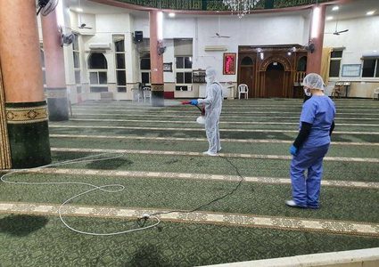 بلدية رام الله تباشر بتعقيم المساجد والكنائس وبيوت المسنين