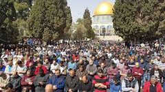 20 ألفا يؤدون الجمعة في المسجد الاقصى