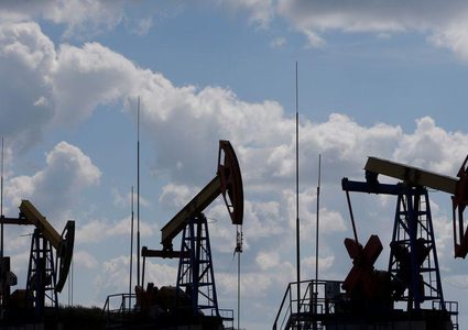 النفط يهبط لشكوك حيال الطلب