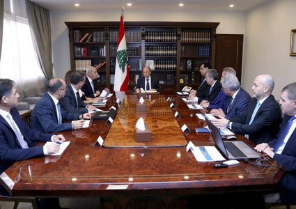 لبنان يقرر تعليق سداد ديونه واعادة هيكلتها