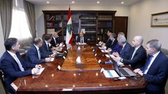 لبنان يقرر تعليق سداد ديونه واعادة هيكلتها