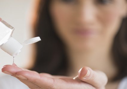 خبير يحذر من إجراء منزلي قد نتبعه للوقاية من كورونا!