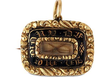 بيع خصلة شعر للشاعر "لورد بايرون" بأكثر من 25 ألف دولار!