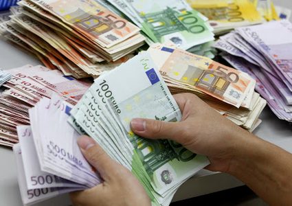 منظمة الصحة العالمية: الأوراق النقدية قد تسبب تفشي فيروس كورونا!