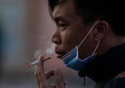 التدخين يزيد من الخطر على المصابين بـ"كورونا"