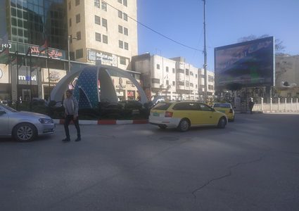 شوارع خالية من حركة المواطنين في الخليل مع إعلان حالة الطوارئ بسبب كورونا