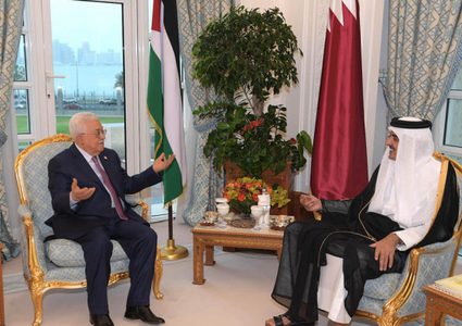 الرئيس يشكر أمير قطر على تقديمه مساعدات لشعبنا لمواجهة "كورونا"