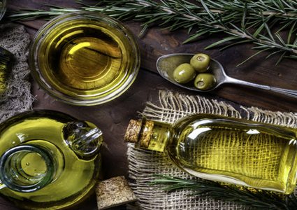 نصف ملعقة صغيرة من زيت الزيتون يوميا "تحميك" من خطر صحي