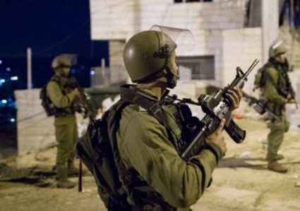 اعتقال 11 مواطنا في الضفة