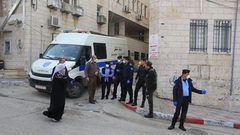 الشرطة  الفلسطينية تؤمن مكان الحجر الصحي في طولكرم، يوم الثلاثاء 10\3\2020.