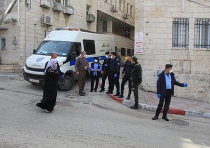 الشرطة الفلسطينية تؤمن مكان الحجر الصحي في طولكرم