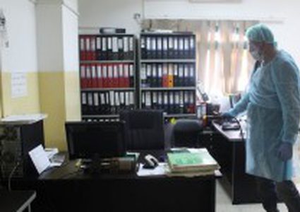 بلدية طوباس تباشر بتعقيم المرافق العامة والمؤسسات