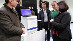 جامعة النجاح تسلم وزارة الصحة جهازاً متطوراً لفحص فايروس كورونا