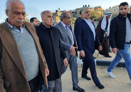 أبو سمهدانة وقيادة فتح يقدمون التعازي بضحايا حريق النصيرات