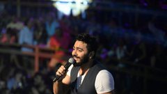 تامر حسني يلغي حفلاته الغنائية