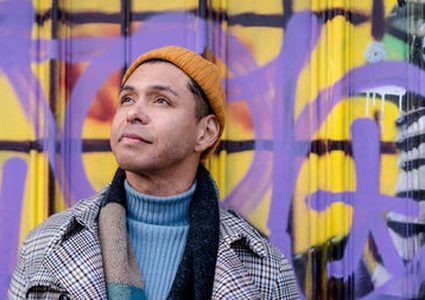 مريض لندن يخرج عن صمته ويكشف عن هويته الحقيقة