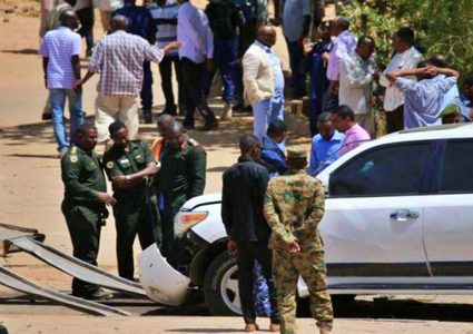 السودان يتحرك ضد الموالين للبشير بعد محاولة اغتيال حمدوك