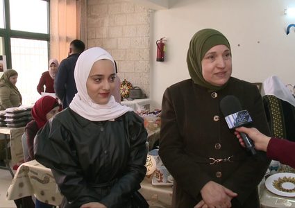 بازار لوز فلسطين يجمع اعمال ابداعية لسيدات فلسطين